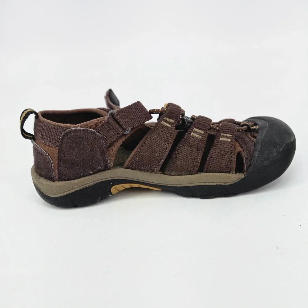 KEEN Newport H2 Brown Dark Earth Gorpcore Hiking Sandals Size Youth 2 EU 34 21CM